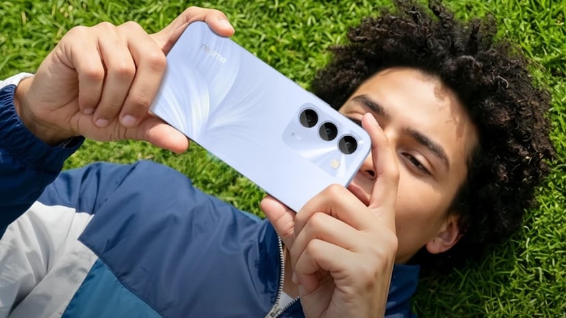 চার্জ দেওয়ার টেনশন শেষ! ৭০০০mAh ব্যাটারি নিয়ে হাজির Realme C100 5G, দামও সাধ্যের মধ্যে চার্জ দেওয়ার টেনশন শেষ! ৭০০০mAh ব্যাটারি নিয়ে হাজির Realme C100 5G, দামও সাধ্যের মধ্যে