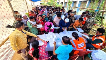 SIR তালিকা থেকে বাদ প্রায় ৯০ লক্ষ! নাম তুলতে কীভাবে ট্রাইবুনালে আবেদন করবেন? ধাপে ধাপে পদ্ধতি জানুন SIR তালিকা থেকে বাদ প্রায় ৯০ লক্ষ! নাম তুলতে কীভাবে ট্রাইবুনালে আবেদন করবেন? ধাপে ধাপে পদ্ধতি জানুন