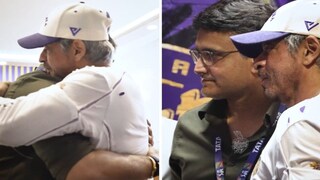 ইডেনে সৌরভ গঙ্গোপাধ্যায়কে আলিঙ্গন শাহরুখ খানের (Photo: Instagram)