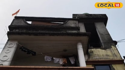 বাড়ির ছাদ থেকে পড়ে মৃত্যু গৃহবধূর বাড়ির ছাদ থেকে পড়ে মৃত্যু গৃহবধূর