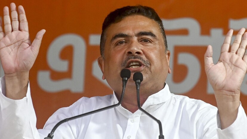 নন্দীগ্রাম এবং ভবানীপুর৷ রাজ্যের দুই নামী কেন্দ্র থেকে লড়ছেন তিনি৷ ইতিমধ্যে উভয় আসনেই মনোনয়ন পত্র জমা দিয়েছেন বিজেপি নেতা তথা রাজ্যের বিরোধী দলনেতা শুভেন্দু অধিকারী৷ কী বলছে তাঁর হলফনামা? তাঁর স্থাবর-অস্থাবর সম্পত্তির পরিমাণ কত? বাড়ি-গাড়ি কি আছে? হাতে নগদই বা কত? হলফনামায় জানা গিয়েছে নেতার শিক্ষাগত যোগ্যতার কথাও৷ নন্দীগ্রাম এবং ভবানীপুর৷ রাজ্যের দুই নামী কেন্দ্র থেকে লড়ছেন তিনি৷ ইতিমধ্যে উভয় আসনেই মনোনয়ন পত্র জমা দিয়েছেন বিজেপি নেতা তথা রাজ্যের বিরোধী দলনেতা শুভেন্দু অধিকারী৷ কী বলছে তাঁর হলফনামা? তাঁর স্থাবর-অস্থাবর সম্পত্তির পরিমাণ কত? বাড়ি-গাড়ি কি আছে? হাতে নগদই বা কত? হলফনামায় জানা গিয়েছে নেতার শিক্ষাগত যোগ্যতার কথাও৷