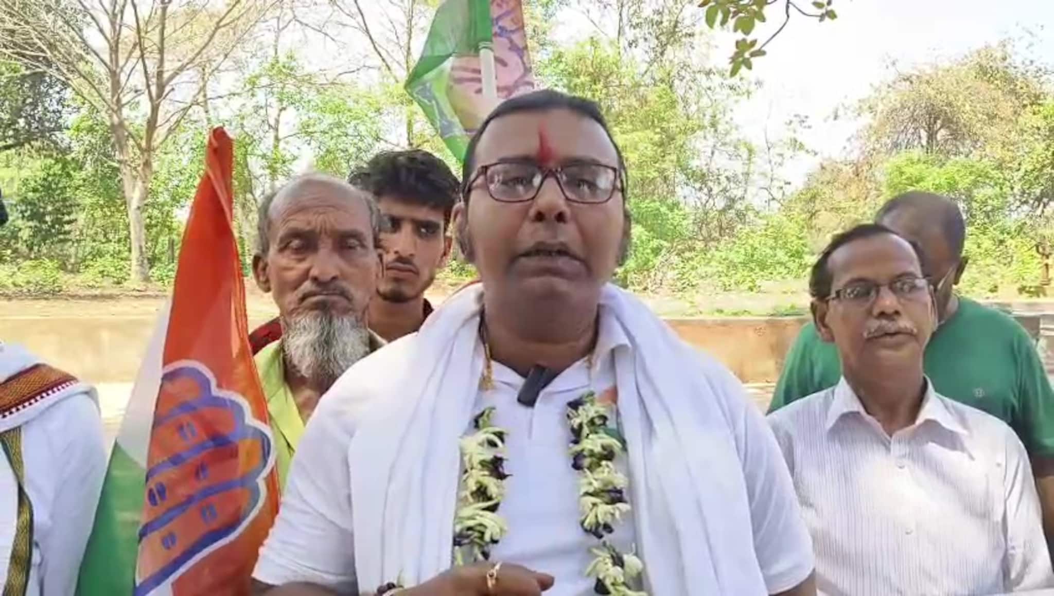 বিষ্ণুপুরে কাকে প্রার্থী করল কংগ্রেস? মল্ল রাজাদের কুলদেবীর মন্দিরে পুজো দিয়ে শুরু করলেন প্রচার