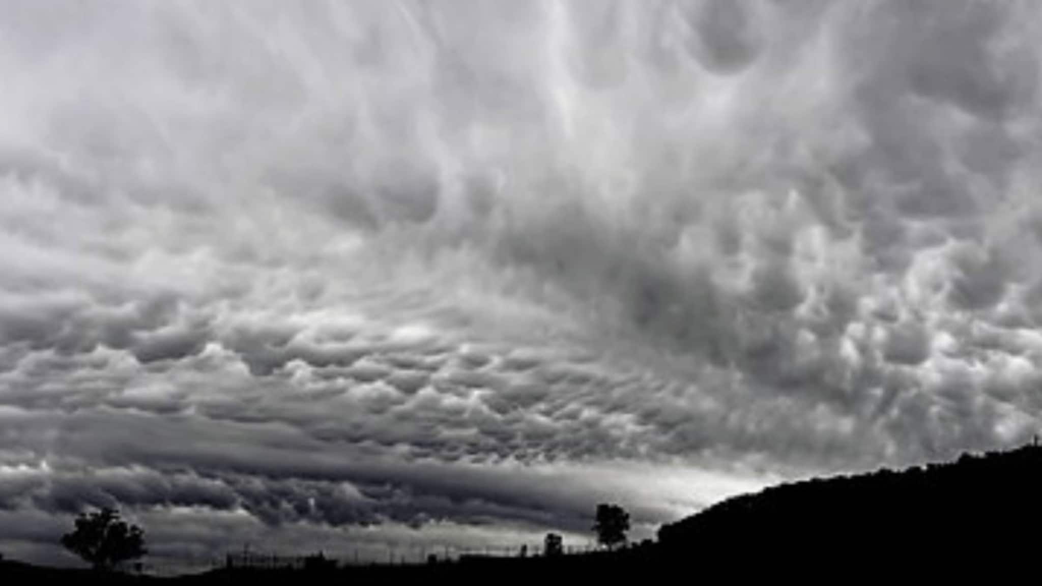 Massive Kalbaisakhi Alert: ধেয়ে আসছে চরম দুর্যোগ, বাজে আকাশ হবে ফালাফালা, ৫০ কিমি গতিতে ঝোড়ো হাওয়া-সঙ্গী বৃষ্টি, তোলপাড় কলকাতা সহ জেলার পর জেলা