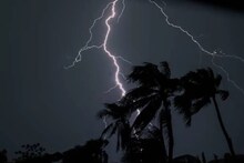 Weather Alert: এখনই দুর্যোগ থেকে মুক্তি নয়, বঙ্গোপসাগর থেকে হু হু করে ঢুকছে জলীয় বাষ্প, হবে ঝড়-বৃষ্টির তাণ্ডব