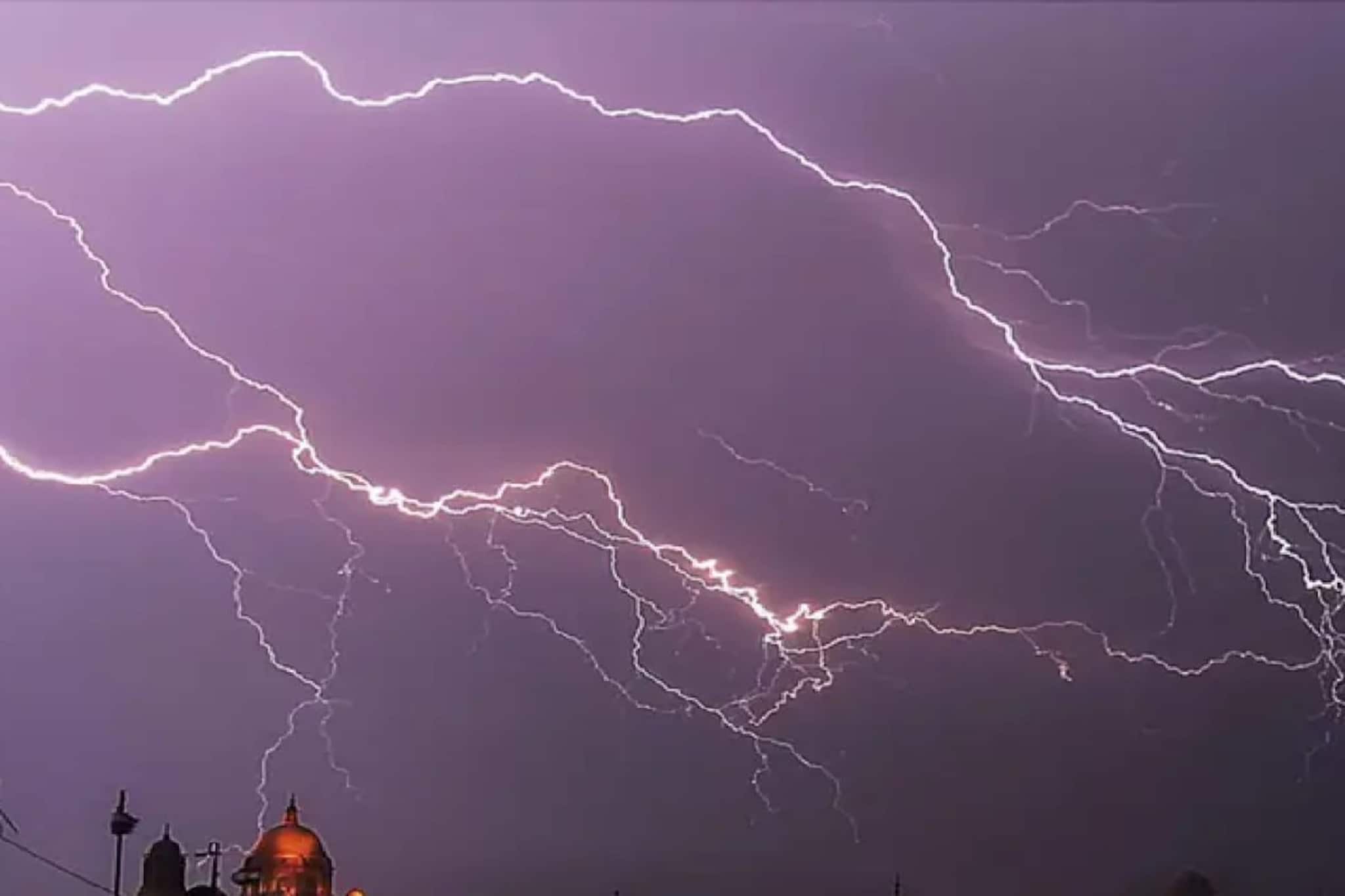 ঝড়-বৃষ্টির বিভীষিকা ফিরছে ঘণ্টা দুয়েকে, ৬০ কিমি গতির হাওয়া করবে তাণ্ডব, দুর্যোগের কাল অশনি! 