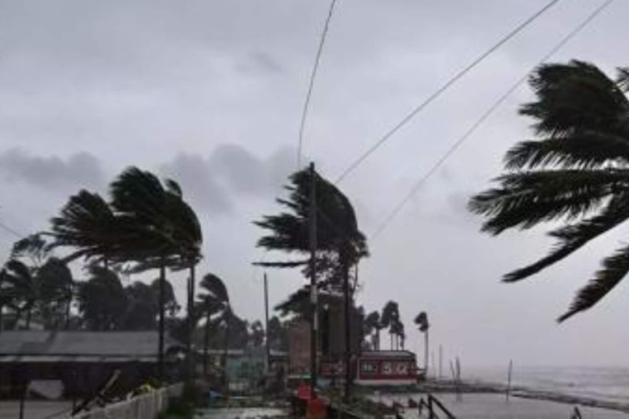 বঙ্গে তুমুল দুর্যোগ! জেলায় জেলায় কালবৈশাখী-শিলাবৃষ্টি!