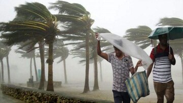 এখনই হুড়মুড় করে নামবে প্রবল বৃষ্টি! দমকা ঝোড়ো হাওয়া, ঘণ্টাখানেকেই তাণ্ডব শুরু দক্ষিণের ২ জেলায়, কতদিন চলবে এই দুর্যোগ?