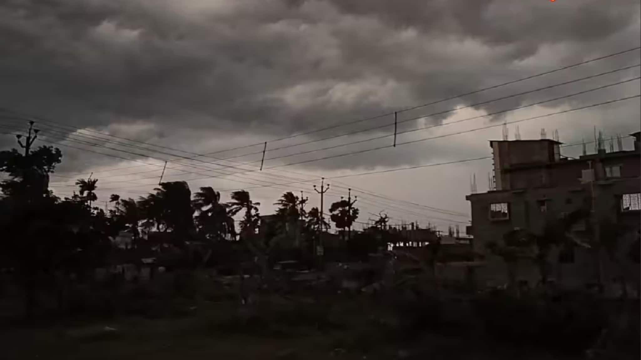 IMD WB Rain Alert: হাতে সময় নেই! কিছুক্ষণেই তোলপাড় ঝড়বৃষ্টি জেলায় জেলায়! দুপুরের আগেই ধেয়ে আসবে কালবৈশাখী? আবহাওয়ার লেটেস্ট আপডেট