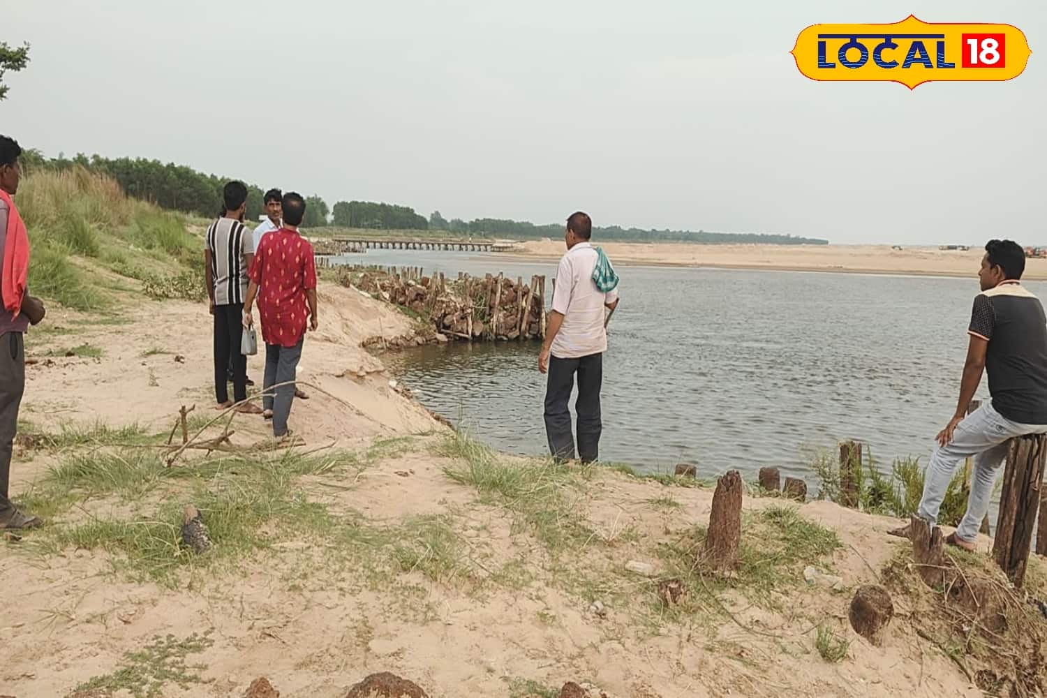 একসঙ্গে জলে ডুবে মৃত্যু বাবা-ছেলের 