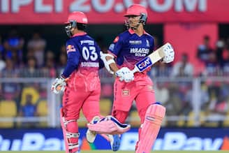 বৃষ্টি ভেজা ম্যাচ তো কী! পটকায় আগুনের মত জ্বলল জয়সওয়ালের ব্যাট, গড়লেন নজির