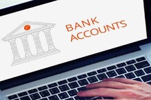 আপনার ব্যাঙ্ক মার্জ হয়ে গিয়েছে ? এবার তাহলে চেকবুক ও IFSC কোডের কী হবে ?