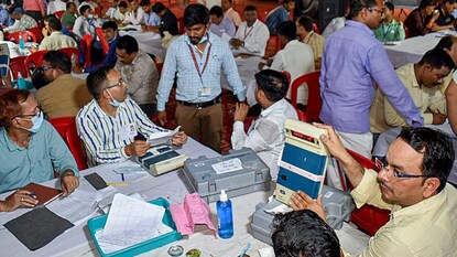 তৃণমূল কংগ্রেসের মামলা খারিজ! ভোট গণনায় কেন্দ্রীয় সরকারি কর্মীদের নিযুক্ত করা ভুল নয়, কমিশনের সিদ্ধান্তে সায় দিয়ে জানাল হাইকোর্ট, (Representational image/PTI)