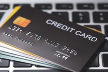 কোন ক্রেডিট কার্ড বেশি কর সুবিধা প্রদান করে? সময়সীমা মিস করার আগে সুবিধা এবং অসুবিধাগুলি বুঝে নিন