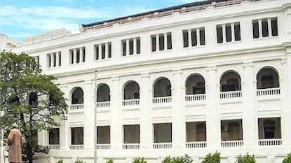 আগে ভোটের রেজাল্ট, তার পর পরীক্ষা! নির্বাচনকে সামনে রেখেই সিদ্ধান্ত কলকাতা বিশ্ববিদ্যালয়ের? আগে ভোটের রেজাল্ট, তার পর পরীক্ষা! নির্বাচনকে সামনে রেখেই সিদ্ধান্ত কলকাতা বিশ্ববিদ্যালয়ের?