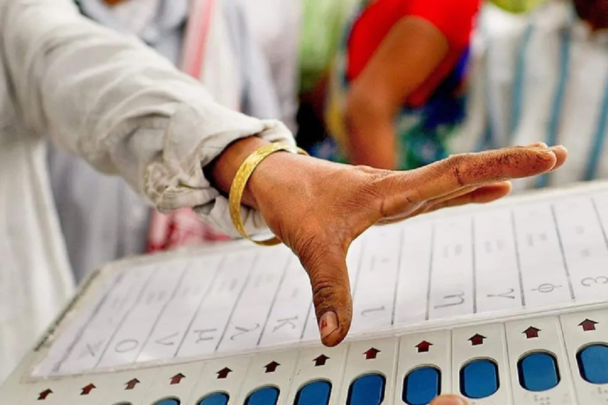 আরও নাকা চেকিং,মনোনয়নপত্রের স্ক্রুটিনি নিয়ে সতর্ক হতে হবে...বৈঠকে আর যা যা নির্দেশ দিলেন রাজ্যের মুখ্য নির্বাচনী আধিকারিক