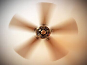 ফ্যানের হাওয়া গায়েই লাগে না? মাত্র ৬০ টাকা খরচ করুন, বাড়ির ফ্যান ঘুরবে ডাবল স্পিডে! এসি আর লাগবে না গরমে