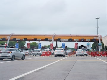 টোল প্লাজার রসিদ কি ছিঁড়ে ফেলেন? সাবধান! বিপদের সময় এই কাগজটিই বাঁচাবে আপনার প্রাণ টোল প্লাজার রসিদ কি ছিঁড়ে ফেলেন? সাবধান! বিপদের সময় এই কাগজটিই বাঁচাবে আপনার প্রাণ