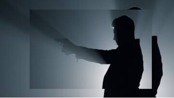 মেয়েকে প্রেমে সাহায্য করেছিল আরেক বান্ধবী, এমনটাই সন্দেহ বাবার, শিক্ষা দিতে চালাল গুলি, তারপর