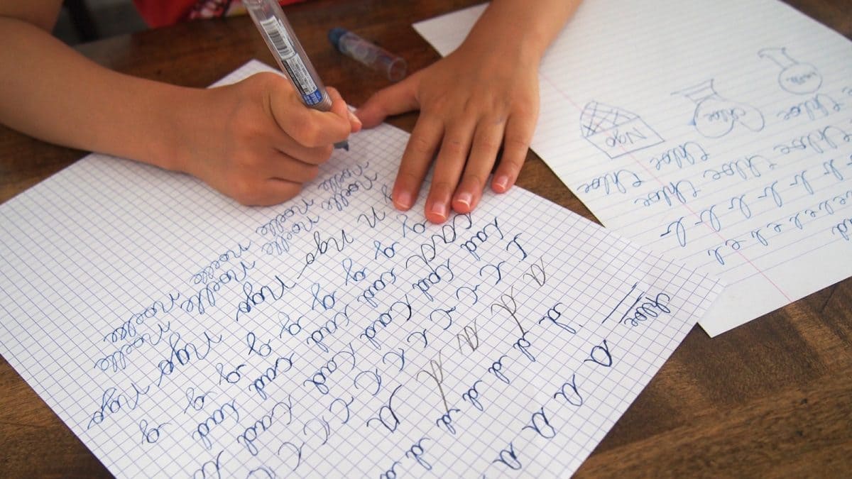 Good Handwriting Tips: হাতের লেখা সুন্দর ও আকর্ষণীয় করতে চান? এই ৫ সহজ ...