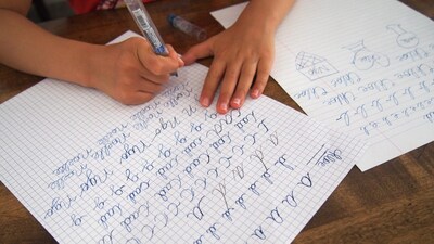 হাতের লেখা খারাপ? এই সহজ টিপসেই বদলে যাবে লিখনভঙ্গি