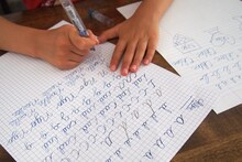 Good Handwriting Tips: হাতের লেখা সুন্দর ও আকর্ষণীয় করতে চান? এই ৫ সহজ টোটকায় আপনার লেখাও হবে মুক্তোর মতো ঝকঝকে!