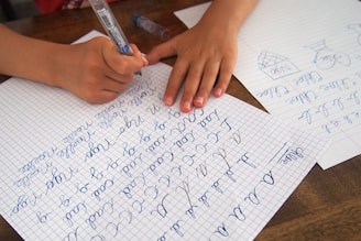 হাতের লেখা সুন্দর ও আকর্ষণীয় করার সহজ উপায়! বিশেষজ্ঞদের দেওয়া সেরা টিপস জানুন 