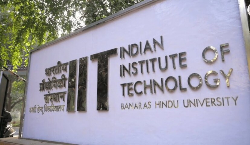 IIT BTech Fees: অত্যন্ত ভাল রেজাল্ট করে IIT-তে চান্স পেলেও বিনা পয়সায় পড়া যায় না! ৪ বছরের BTech-এ কত লাখ টাকা খরচ জানুন