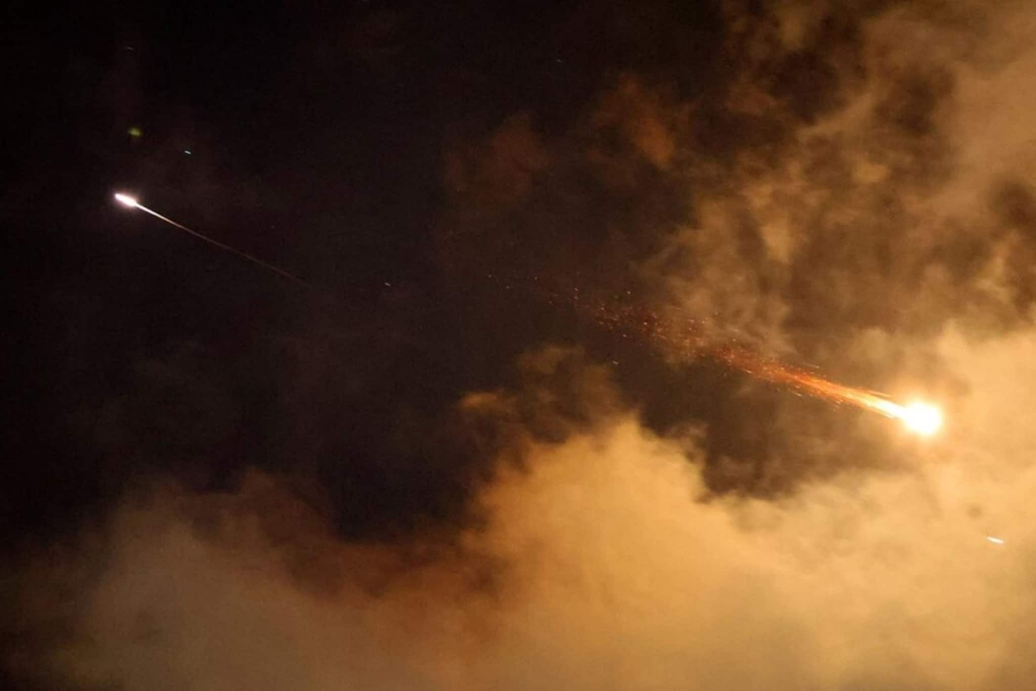 কাতার, আরব আমিরাতে ভয়াবহ হামলা ইরানের! আমেরিকা-ইজরায়েলকে জবাব দিতে যা করল ইরান, ভুগবে সারা বিশ্ব কাতার, আরব আমিরাতে ভয়াবহ হামলা ইরানের! আমেরিকা-ইজরায়েলকে জবাব দিতে যা করল ইরান, ভুগবে সারা বিশ্ব