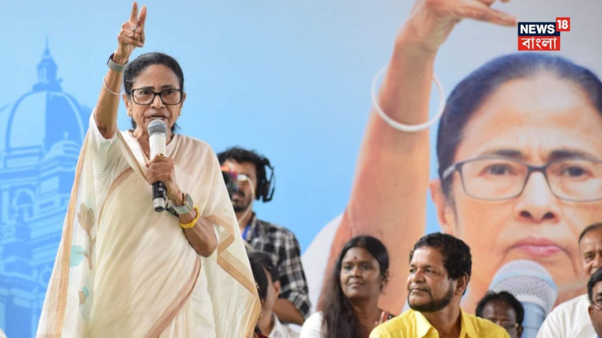 ‘ফর্ম ৬ জমা করছিল, বাইরের নাম ঢোকাচ্ছিল,’ নানুরের মঞ্চ থেকে অভিষেকের সুরে সুর! বিজেপি-কে সরাসরি তোপ মমতার