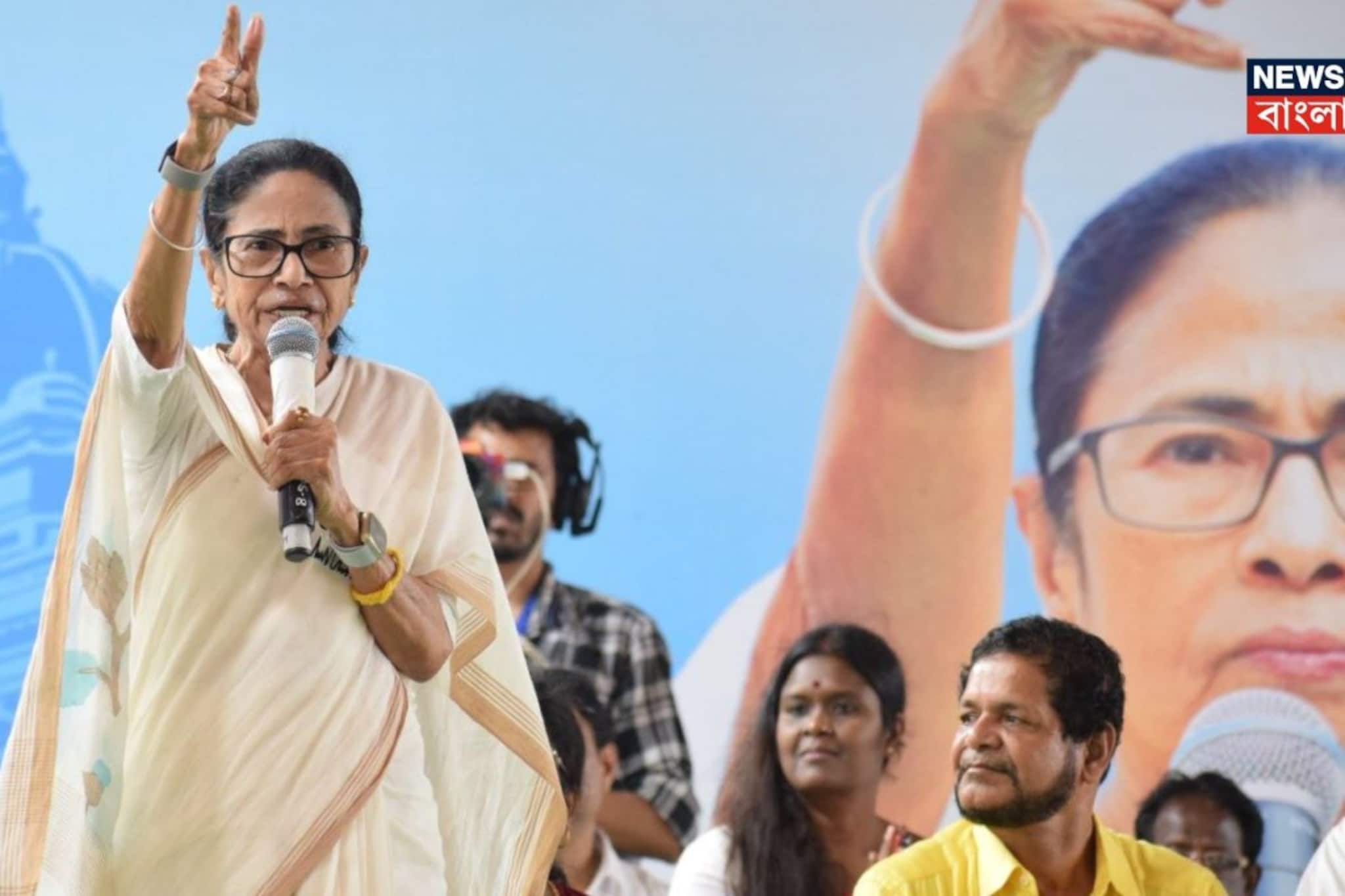 ‘ফর্ম ৬ জমা করছিল, বাইরের নাম ঢোকাচ্ছিল,’ নানুরের মঞ্চ থেকে অভিষেকের সুরে সুর! বিজেপি-কে সরাসরি তোপ মমতার