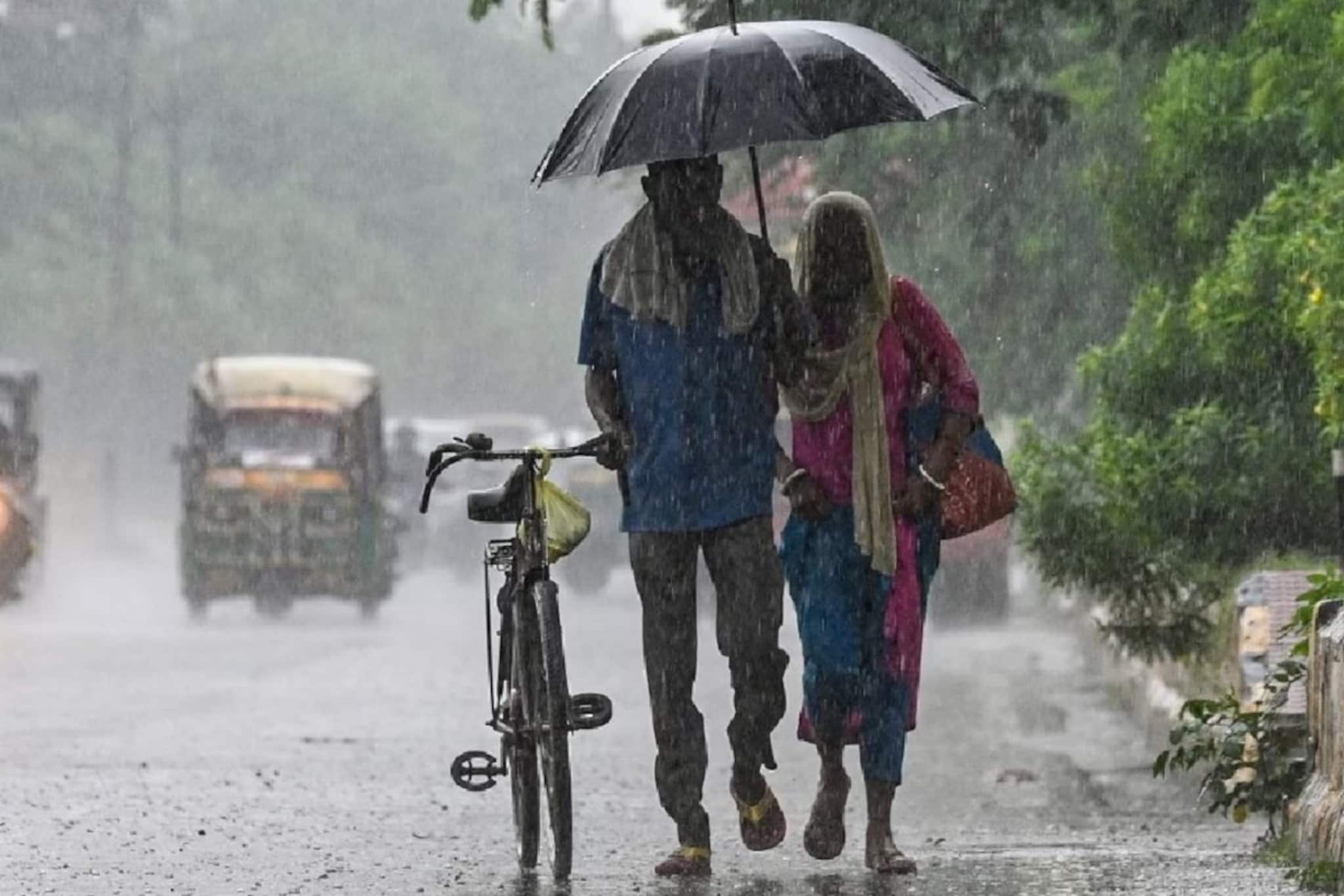 কলকাতাতেও হাঁসফাঁস গরমে কিছুটা স্বস্তি, কালবৈশাখীর পাশাপাশি শিলাবৃষ্টিরও পূর্বাভাস