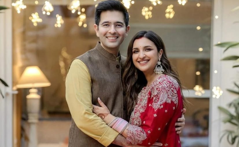 Raghav Chadha Love Story: আম আদমি পার্টির নেতা এবং রাজ্যসভার সদস্য রাঘব চাড্ডাকে দল থেকে রাজ্যসভার ডেপুটি লিডার পদ থেকে সরিয়ে দেওয়া হয়েছে। তারপর থেকেই রাঘব চাড্ডা সোশ্যাল মিডিয়ায় ট্রেন্ডিংয়ে। অনেক ইন্টারনেট ইউজার তাঁকে নিয়ে রাজনৈতিক মিম শেয়ার করছেন, আবার কিছু হ্যান্ডেলে রাঘব চাড্ডার প্রেম কাহিনী নিয়েও আলোচনা হচ্ছে। চলুন রাঘব চাড্ডা-পরিণীতি চোপড়ার প্রেম কাহিনির দিকে আরও একবার নজর দেওয়া যাক। Raghav Chadha Love Story: আম আদমি পার্টির নেতা এবং রাজ্যসভার সদস্য রাঘব চাড্ডাকে দল থেকে রাজ্যসভার ডেপুটি লিডার পদ থেকে সরিয়ে দেওয়া হয়েছে। তারপর থেকেই রাঘব চাড্ডা সোশ্যাল মিডিয়ায় ট্রেন্ডিংয়ে। অনেক ইন্টারনেট ইউজার তাঁকে নিয়ে রাজনৈতিক মিম শেয়ার করছেন, আবার কিছু হ্যান্ডেলে রাঘব চাড্ডার প্রেম কাহিনী নিয়েও আলোচনা হচ্ছে। চলুন রাঘব চাড্ডা-পরিণীতি চোপড়ার প্রেম কাহিনির দিকে আরও একবার নজর দেওয়া যাক।