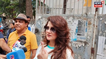 ভোট দিলেন শ্রাবন্তী চট্টোপাধ্যায়