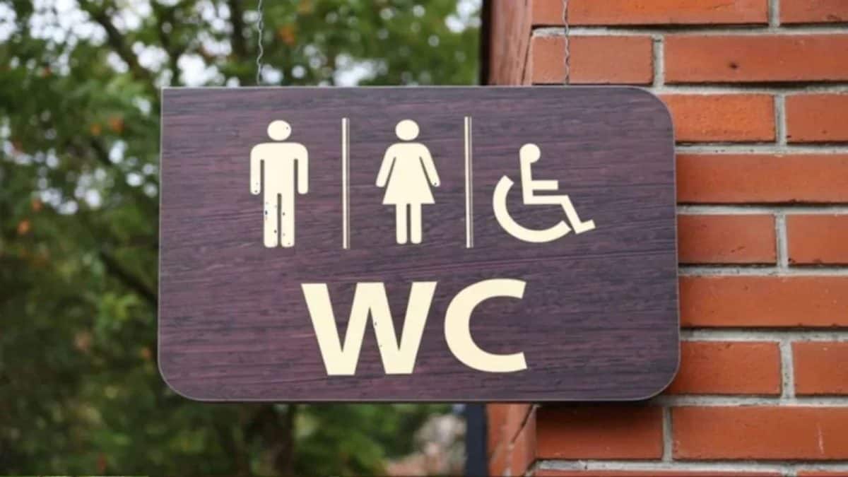Washroom Cleaning Tips: এক মিনিটেই উধাও হবে কমোডের হলদে দাগছোপ! নিমেষে হবে সমাধান, সঙ্গে বাঁচবে টাকাও Washroom Cleaning Tips: এক মিনিটেই উধাও হবে কমোডের হলদে দাগছোপ! নিমেষে হবে সমাধান, সঙ্গে বাঁচবে টাকাও
