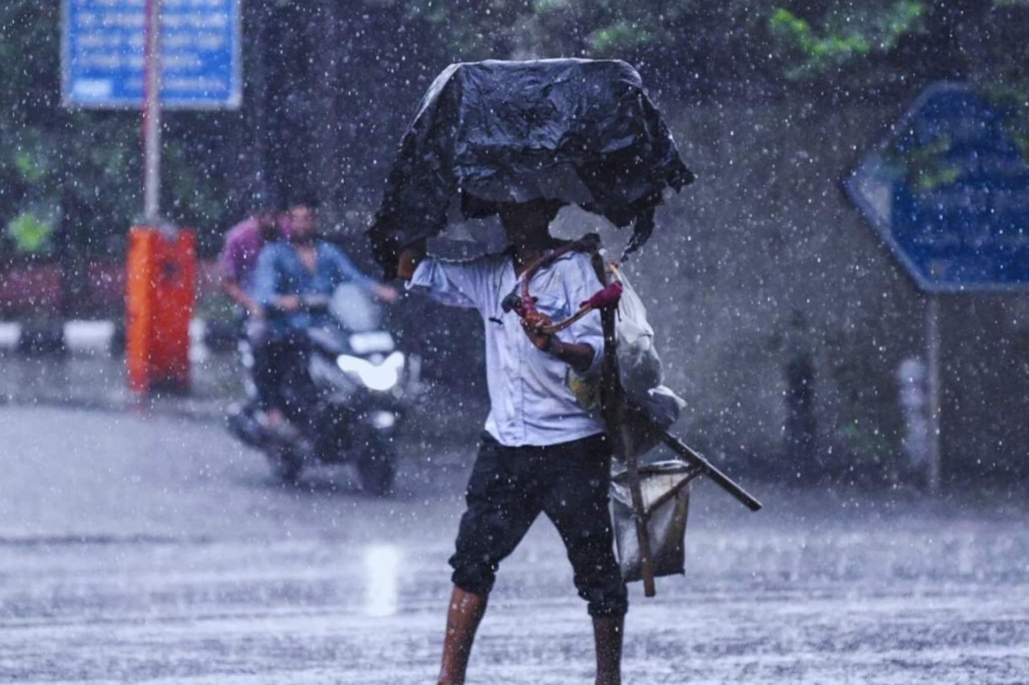 শুষ্ক আবহাওয়ায় এপ্রিলের শুরুতেই চরম অস্বস্তি! কবে থেকে ঝড়-বৃষ্টি?