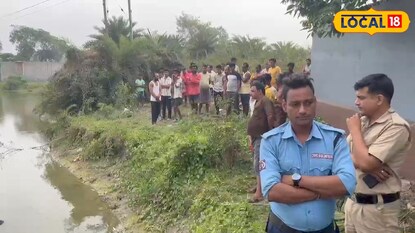 পুকুরের সামনে স্থানীয়দের ভিড়