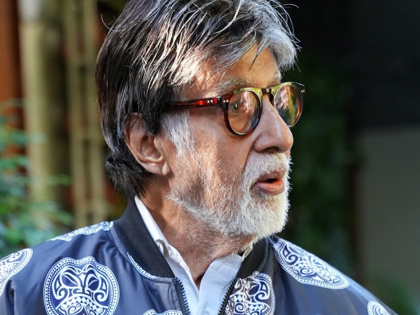 হাসপাতালে ভর্তি থাকার গুঞ্জনের মধ্যেই বুধবার ভোরবেলা, অমিতাভ বচ্চন তার ব্লগে লিখেছেন, “যখন ঈগলগুলো শান্ত হয়, তখন টিয়াপাখিরা কথা বলতে শুরু করে। ওরে বীর ফতেহ, চল তোকে খাওয়ানো শুরু করি! আমি বাজরার রুটি আর ভাজা সবজি খেয়ে ফেলেছি। যেইমাত্র মুখে দিলাম, কাকেরা কথা বলতে শুরু করল!” অমিতাভের পোস্টটি পড়ার পর ভক্তরা স্বস্তিতে রয়েছেন, কারণ পোস্ট দেখে বোঝাই যাচ্ছে, অমিতাভ বচ্চন ভাল আছেন। হাসপাতালে ভর্তি থাকার গুঞ্জনের মধ্যেই বুধবার ভোরবেলা, অমিতাভ বচ্চন তার ব্লগে লিখেছেন, “যখন ঈগলগুলো শান্ত হয়, তখন টিয়াপাখিরা কথা বলতে শুরু করে। ওরে বীর ফতেহ, চল তোকে খাওয়ানো শুরু করি! আমি বাজরার রুটি আর ভাজা সবজি খেয়ে ফেলেছি। যেইমাত্র মুখে দিলাম, কাকেরা কথা বলতে শুরু করল!” অমিতাভের পোস্টটি পড়ার পর ভক্তরা স্বস্তিতে রয়েছেন, কারণ পোস্ট দেখে বোঝাই যাচ্ছে, অমিতাভ বচ্চন ভাল আছেন।