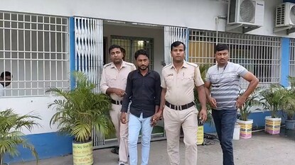 নদিয়ায় ধৃত বাংলাদেশী যুবক৷ 