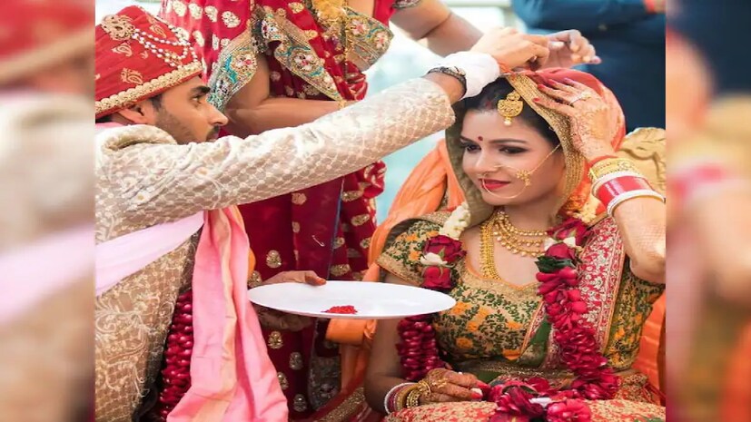 Cricketer Love Story: ‘ক্রিকেট খেলো তো ঠিক আছে, কিন্তু কাজ কী কর?’ ছোটবেলার প্রেমিকাকে প্রপোজ করায় এই প্রশ্ন তারকা ক্রিকেটারকে