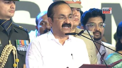 মুখ্যমন্ত্রী হিসেবে শপথ ভিডি সতীশনের