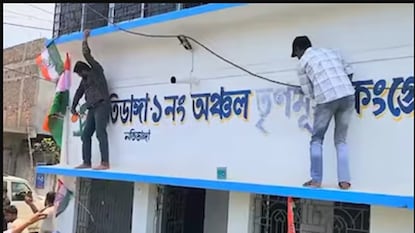 পার্টি অফিসের দখল নিচ্ছেন কংগ্রেস কর্মীরা৷ পার্টি অফিসের দখল নিচ্ছেন কংগ্রেস কর্মীরা৷