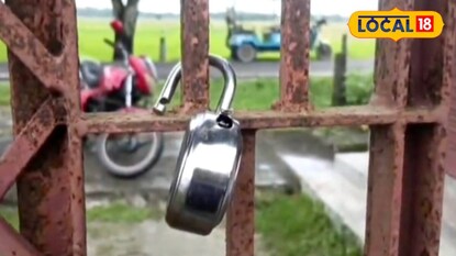 গেটের তালা ভেঙে টোটো চুরি করে পালায় চোর বা চোরেরা