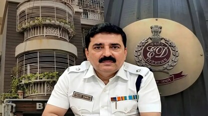 শান্তনুর ফ্ল্যাটের উপরে তাঁর বোনের ফ্ল্যাটে অভিযান (ফাইল ছবি) শান্তনুর ফ্ল্যাটের উপরে তাঁর বোনের ফ্ল্যাটে অভিযান (ফাইল ছবি)