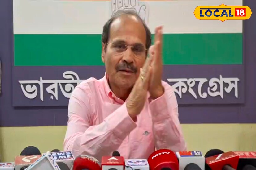 *রাত পোহালেই বিধানসভা নির্বাচনের ফলপ্রকাশ। কে জিতবেন, কে পরাজিত হবেন? তা বোঝা যাবে আর কয়েক ঘণ্টা পরেই। তবে নিরুত্তাপ অধীর। দীর্ঘ ৪০ বছরের 'সক্রিয়' রাজনৈতিক জীবনে বহু নির্বাচনের ফলাফল তিনি দেখেছেন। টানটান উত্তেজনা, শেষ মুহূর্তের অঙ্ক, বুথফেরত সমীক্ষা নিয়ে জল্পনা, সবই তাঁর কাছে চেনা ছবি। কিন্তু এবার, ২০২৬-এর বিধানসভা ভোটের ফল ঘোষণার আগের দিন একেবারেই অন্য মেজাজে ধরা দিলেন প্রাক্তন প্রদেশ কংগ্রেস সভাপতি তথা এবছরের রাজ্য বিধানসভা নির্বাচনে বহরমপুর কেন্দ্রের কংগ্রেস প্রার্থী অধীর চৌধুরী। *রাত পোহালেই বিধানসভা নির্বাচনের ফলপ্রকাশ। কে জিতবেন, কে পরাজিত হবেন? তা বোঝা যাবে আর কয়েক ঘণ্টা পরেই। তবে নিরুত্তাপ অধীর। দীর্ঘ ৪০ বছরের 'সক্রিয়' রাজনৈতিক জীবনে বহু নির্বাচনের ফলাফল তিনি দেখেছেন। টানটান উত্তেজনা, শেষ মুহূর্তের অঙ্ক, বুথফেরত সমীক্ষা নিয়ে জল্পনা, সবই তাঁর কাছে চেনা ছবি। কিন্তু এবার, ২০২৬-এর বিধানসভা ভোটের ফল ঘোষণার আগের দিন একেবারেই অন্য মেজাজে ধরা দিলেন প্রাক্তন প্রদেশ কংগ্রেস সভাপতি তথা এবছরের রাজ্য বিধানসভা নির্বাচনে বহরমপুর কেন্দ্রের কংগ্রেস প্রার্থী অধীর চৌধুরী।