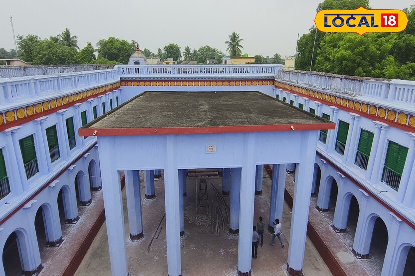 *সুরুল জমিদার বাড়ি ঘুরে দেখা হয়ে গেলে আপনি সুরুলের মাত্র ৫ কিমি দক্ষিণে সুপুর গ্রাম অবস্থিত, যা একসময় কলিঙ্গ রাজা সুরথের রাজ্যের অংশ ছিল বলে মনে করা হয়। এই গ্রাম জুড়ে দেখতে পাবেন অনেক মন্দির, তবে সেই সব মন্দিরগুলোর মধ্যে রয়েছে অষ্টাদশ শতাব্দীর জোড়া শিব মন্দির। রেখা দেউল শৈলীর দুটি মন্দির, যার মধ্যে একটি অষ্টভুজাকৃতির, সুপুরের পোড়ামাটির শিল্পের শ্রেষ্ঠ নিদর্শন। এই মন্দির হতে পারে আপনার ভ্রমণের সেরা ডেস্টিনেশন। *সুরুল জমিদার বাড়ি ঘুরে দেখা হয়ে গেলে আপনি সুরুলের মাত্র ৫ কিমি দক্ষিণে সুপুর গ্রাম অবস্থিত, যা একসময় কলিঙ্গ রাজা সুরথের রাজ্যের অংশ ছিল বলে মনে করা হয়। এই গ্রাম জুড়ে দেখতে পাবেন অনেক মন্দির, তবে সেই সব মন্দিরগুলোর মধ্যে রয়েছে অষ্টাদশ শতাব্দীর জোড়া শিব মন্দির। রেখা দেউল শৈলীর দুটি মন্দির, যার মধ্যে একটি অষ্টভুজাকৃতির, সুপুরের পোড়ামাটির শিল্পের শ্রেষ্ঠ নিদর্শন। এই মন্দির হতে পারে আপনার ভ্রমণের সেরা ডেস্টিনেশন।