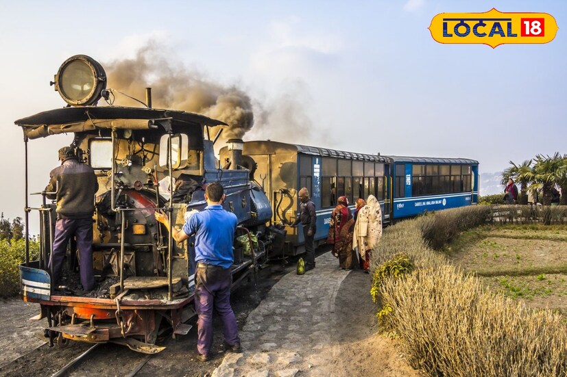 *অন্যদিকে, রেগুলার টয়ট্রেন নিউ জলপাইগুড়ি থেকে কার্শিয়াং, সোনাদা, টুং ও ঘুম হয়ে দার্জিলিং পৌঁছায়। প্রায় ৭ থেকে ৮ ঘণ্টার এই দীর্ঘ যাত্রায় পাহাড়ি প্রকৃতির অপরূপ সৌন্দর্য উপভোগ করা যায়। যারা শুধুমাত্র গন্তব্য নয়, যাত্রাপথকেও সমান গুরুত্ব দেন, তাদের জন্য এই পরিষেবা বিশেষ আকর্ষণীয়।