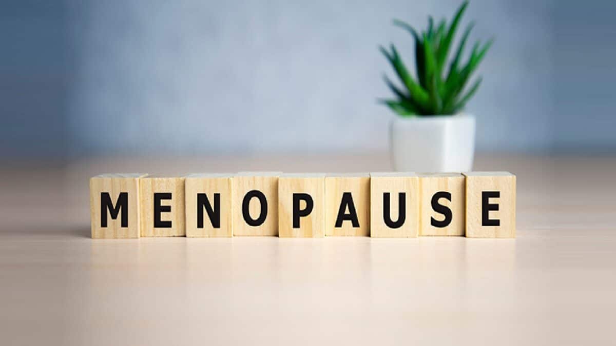 Menopause: শরীরের কোন কোন উপসর্গ বলে দেয় আপনি পিরিয়ড বন্ধ হওয়া বা মেনোপজের দিকে এগোচ্ছেন?