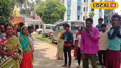 গৃহবধূ খুনের এই ঘটনায় এলাকায় চাঞ্চল্য ছড়িয়েছে