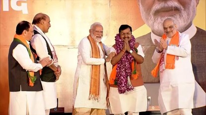 PM Modi: ‘বদলা’ নয় ‘বদলের’ সময়! বাংলায় গেরুয়া ঝড়ের পরেই বড় বার্তা দিলেন মোদি PM Modi: ‘বদলা’ নয় ‘বদলের’ সময়! বাংলায় গেরুয়া ঝড়ের পরেই বড় বার্তা দিলেন মোদি