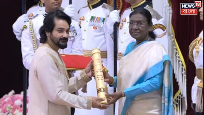 রাষ্ট্রপতি দ্রৌপদী মুর্মুর থেকে পদ্মশ্রী নিচ্ছেন প্রসেনজিৎ চট্টোপাধ্যায় রাষ্ট্রপতি দ্রৌপদী মুর্মুর থেকে পদ্মশ্রী নিচ্ছেন প্রসেনজিৎ চট্টোপাধ্যায়